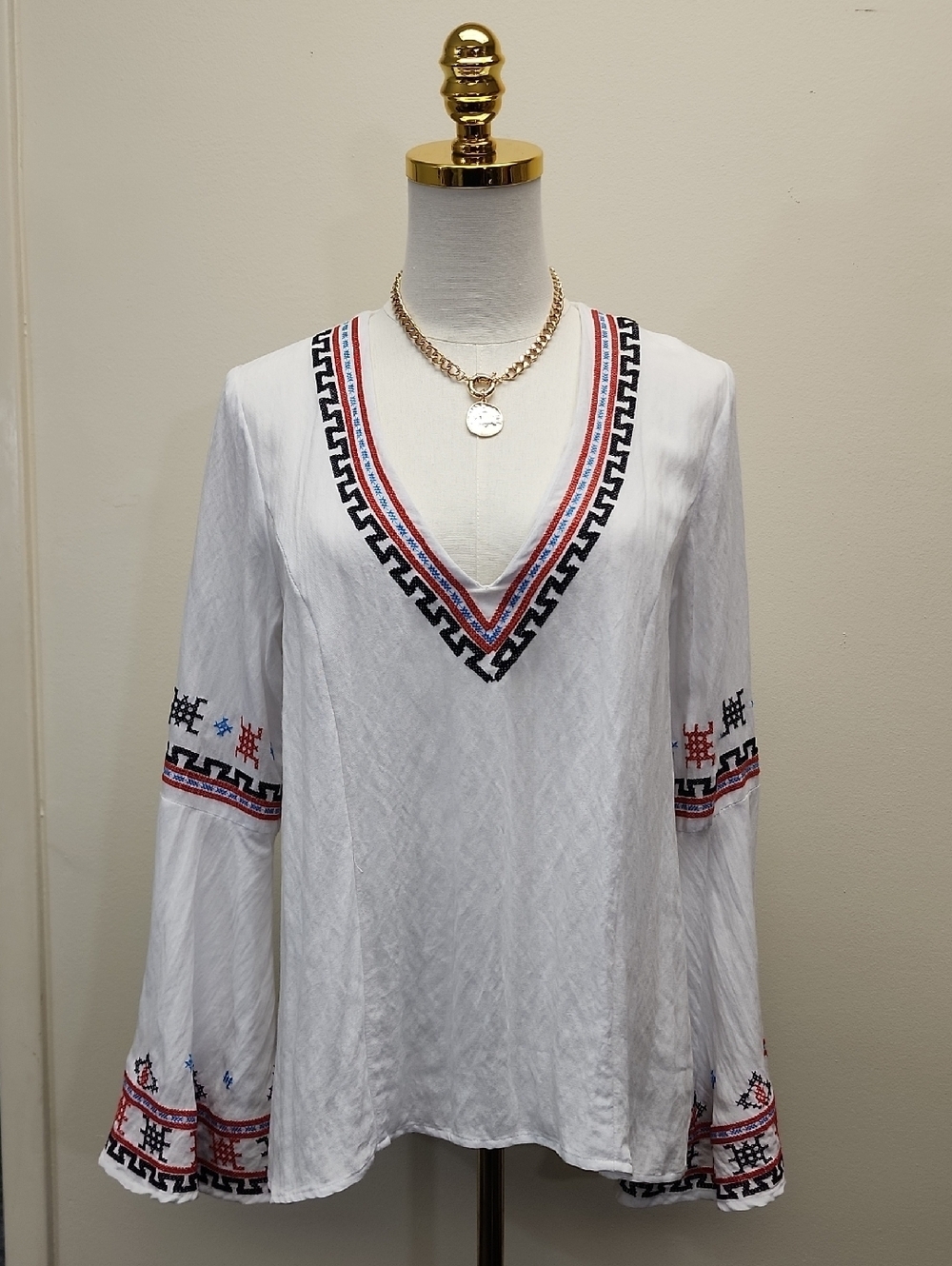 Central Park West White Embroidered Gauze Tunic Top Boho V Neck Medium